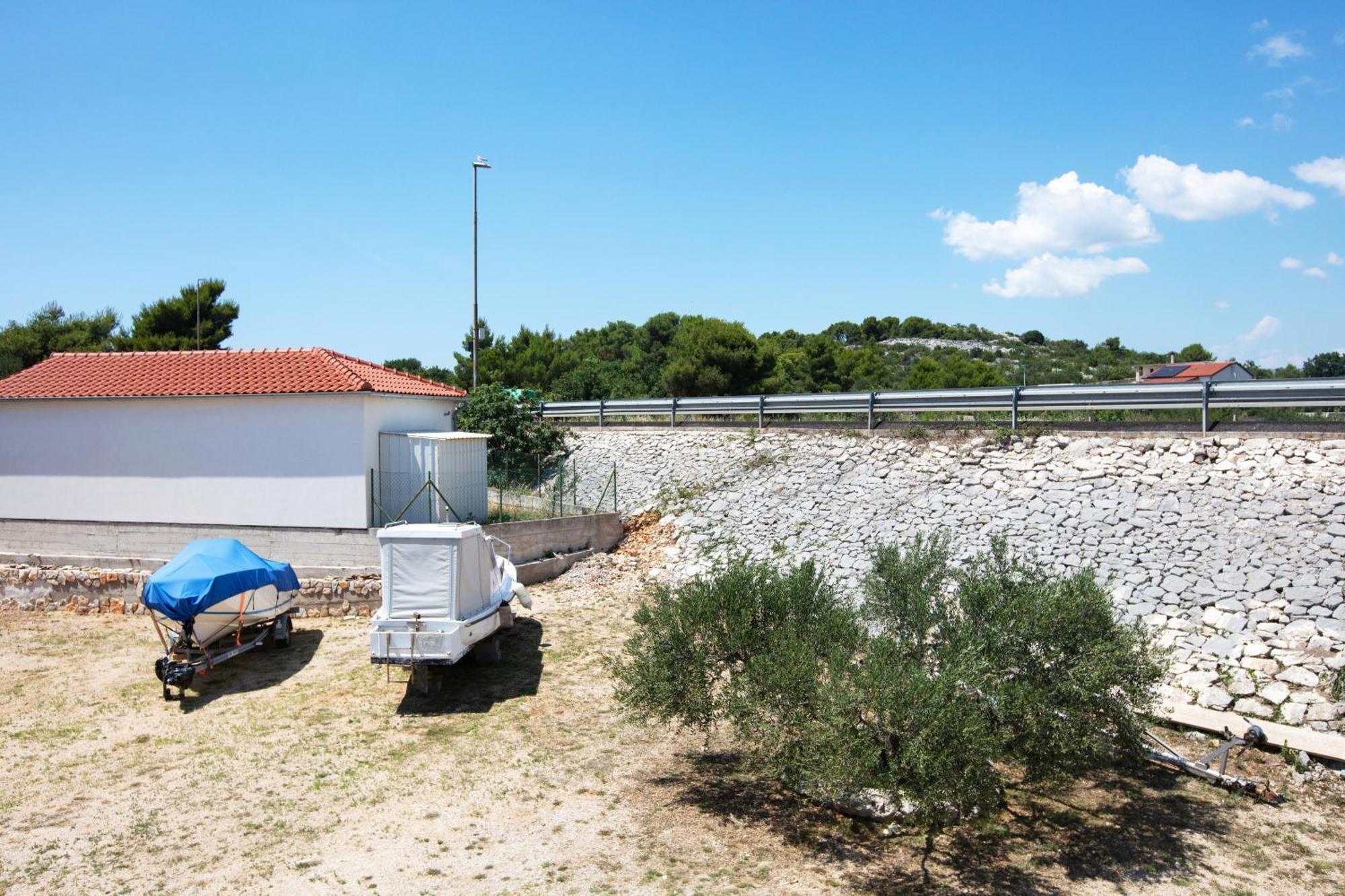 Apartments With A Parking Space Pirovac, Sibenik - 13263 Extérieur photo